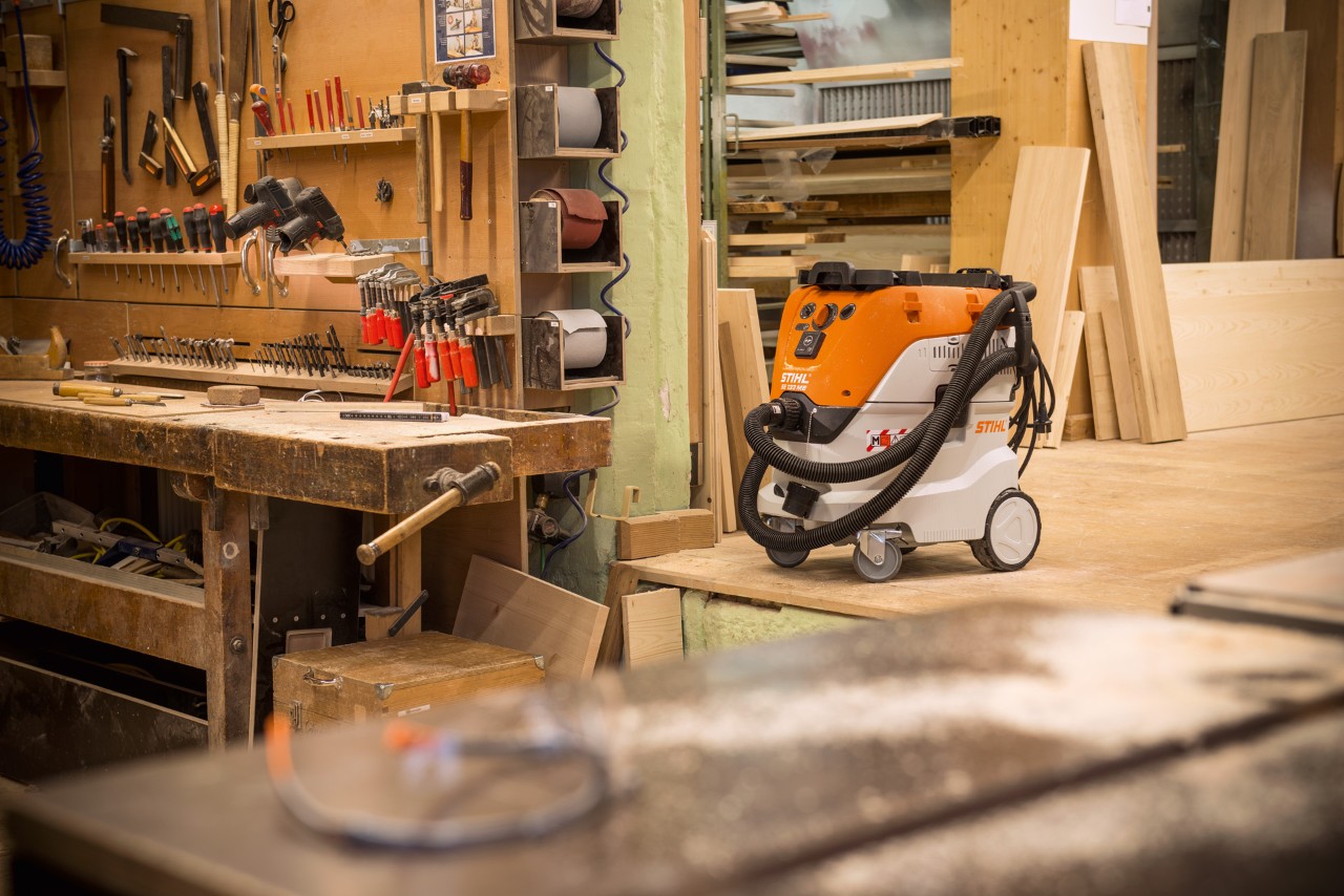 STIHL SE 133 ME -märkä-kuivaimuri korjaamolla