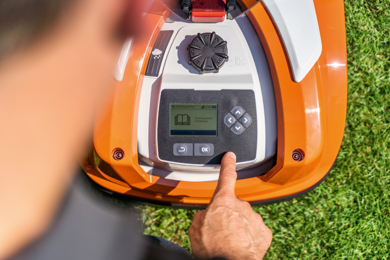 STIHL iMOW® 422 -robottiruohonleikkurin ohjauspaneeli